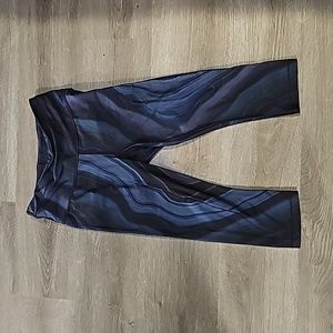 EUC Athleta Accelerate Geode crop size small